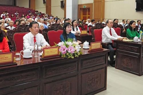 Phường Long Xuyên kỷ niệm 96 năm Ngày thành lập Đảng Cộng sản Việt Nam và trao Huy hiệu Đảng