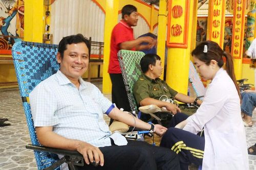 Cán bộ và nhân dân xã Cần Đăng hiến 167 đơn vị máu