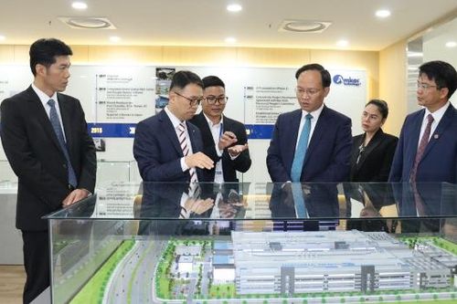 Phó Chủ tịch UBND tỉnh Phạm Văn Thịnh tặng quà, chúc Tết doanh nghiệp và công nhân có hoàn cảnh khó khăn