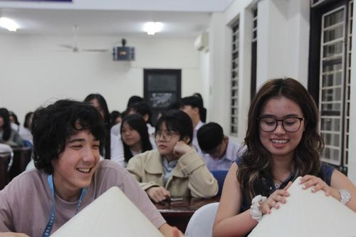 Học sinh Mỹ trải nghiệm văn hóa Việt tại Đà Nẵng