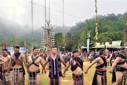 Độc đáo lễ hội Pơr'ngoóch Cơ Tu xã Avương