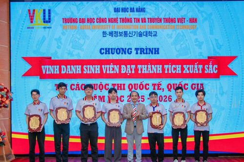 VKU vinh danh sinh viên đạt thành tích xuất sắc tại cuộc thi quốc gia, quốc tế