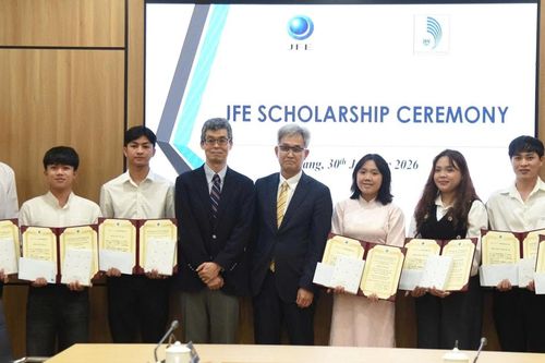 Tập đoàn thép JFE (Nhật Bản) trao học bổng cho sinh viên Đại học Đà Nẵng