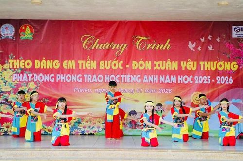 Gần 1.200 học sinh tham gia chương trình 'Theo Đảng em tiến bước - Đón xuân yêu thương'