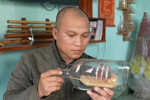 Độc đáo nghệ thuật mô hình tăm tre trong chai thủy tinh
