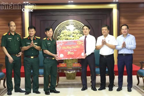 Lãnh đạo Quân khu 5 và Bộ Tư lệnh Binh chủng Đặc công thăm, chúc Tết Thường trực Tỉnh ủy Khánh Hòa
