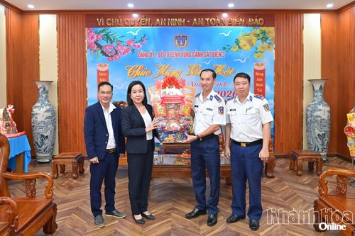Lãnh đạo Ban Tuyên giáo và Dân vận Tỉnh ủy Khánh Hòa thăm, tặng quà Bộ Tư lệnh Vùng Cảnh sát biển 3