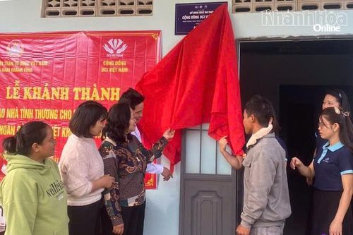 Bàn giao nhà tình thương cho hộ nghèo xã Nam Khánh Vĩnh