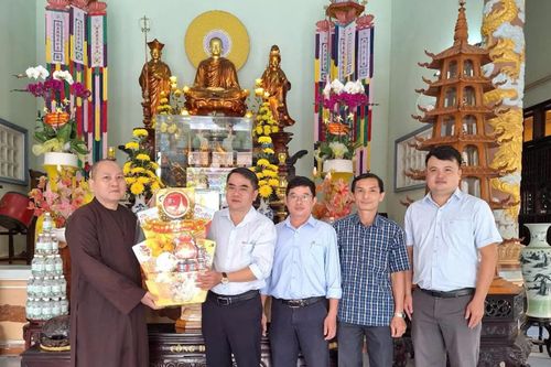 Phường Ninh Hòa thăm, chúc Tết các cơ sở tôn giáo
