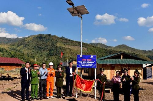 Khánh thành Công trình 'Thắp sáng đường biên'