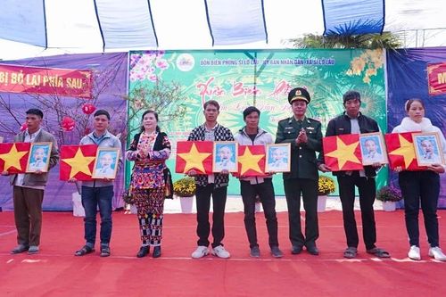 Chủ tịch HĐND tỉnh Giàng Páo Mỷ dự Chương trình 'Xuân Biên phòng ấm lòng dân bản' tại bản Xin Chải