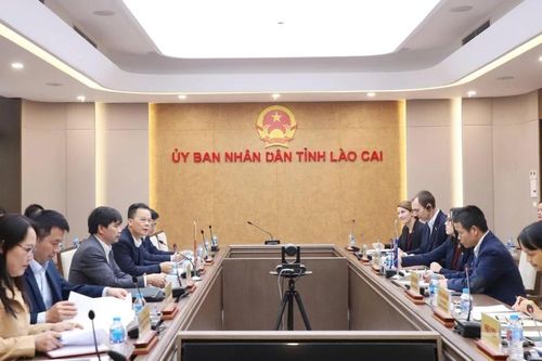 Phó Chủ tịch UBND tỉnh Nguyễn Thành Sinh làm việc với Đoàn công tác Đại sứ quán Australia về Chương trình GREAT
