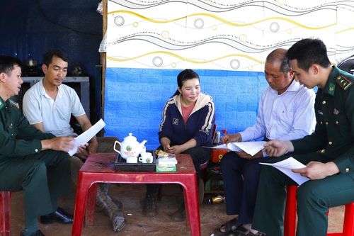 Đưa pháp luật đến với người dân vùng biên