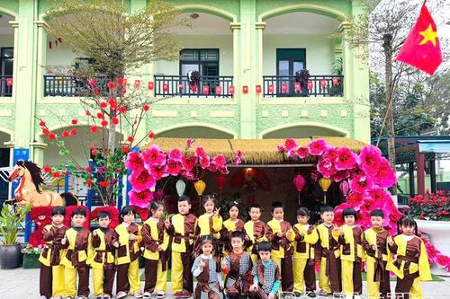 Tết cổ truyền trong tiếng cười trẻ thơ