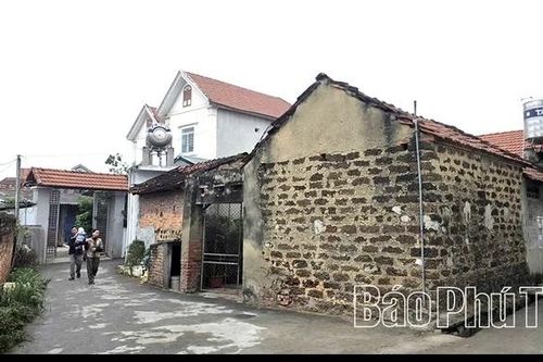 Làng đá ong trăm tuổi giữa miền đất cổ