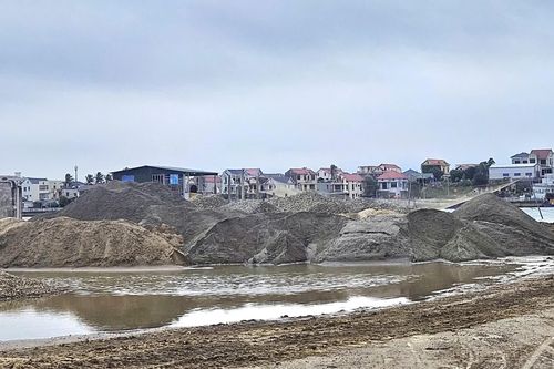 Nhiều bãi tập kết vật liệu xây dựng hoạt động không phép