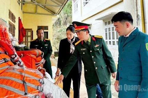 Đưa bộ đội chính quy về cơ sở