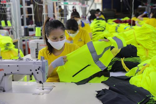 Bộ Công Thương đẩy mạnh phân cấp thực hiện thủ tục hành chính trong nhiều lĩnh vực