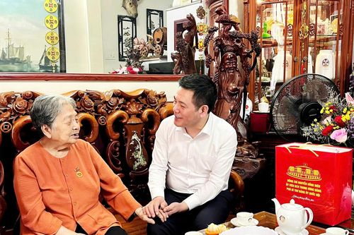 Phó Bí thư Đảng ủy Quốc hội Nguyễn Hồng Diên thăm, tặng quà Tết người dân tỉnh Gia Lai