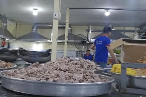 Sở GD&ĐT TP.HCM yêu cầu tạm dừng ngay suất ăn học đường bị phản ánh mất an toàn