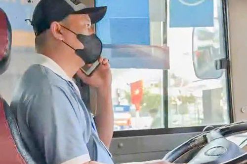Khánh Hòa: Xử phạt hai tài xế xe buýt dùng điện thoại khi đang chở khách