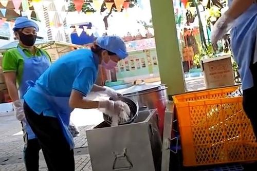Khi bữa ăn bán trú trở thành nỗi lo của phụ huynh