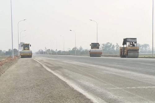 Ứng Thiên dồn lực thi công tuyến QL21B - Đê Tả Đáy