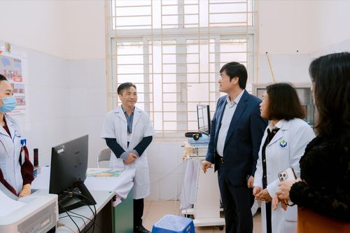 Các bệnh viện thành phố hỗ trợ y tế phường Việt Hưng