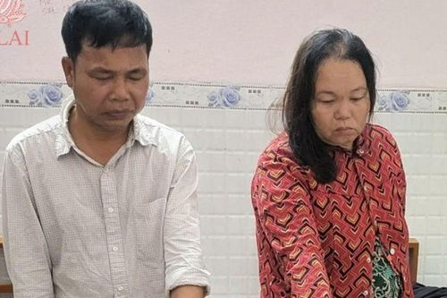 Bắt quả tang cặp vợ chồng chuyên móc túi ở chợ