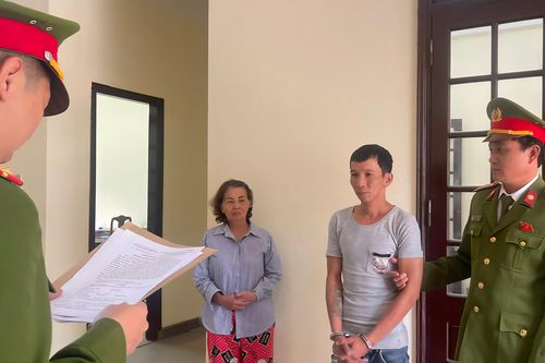 Bắt gã đàn ông say rượu, không bằng lái đi xe máy tông người đi bộ trọng thương