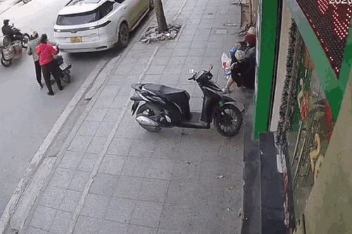 Hà Nội: Tài xế ô tô con gây tai nạn khiến 2 người thương vong trên phố Khâm Thiên bị tạm giữ