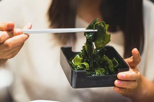 Chế độ dinh dưỡng cho người bệnh suy giáp: Nên ăn gì và kiêng gì để kiểm soát bệnh hiệu quả?