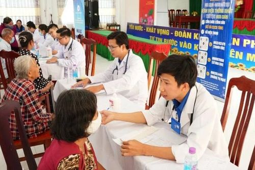 Khám, chữa bệnh miễn phí cho 1.500 người dân khó khăn tại Vĩnh Long