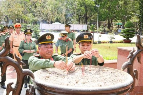 Giáo dục lý tưởng, sẵn sàng dấn thân cho chiến sĩ công an nhân dân