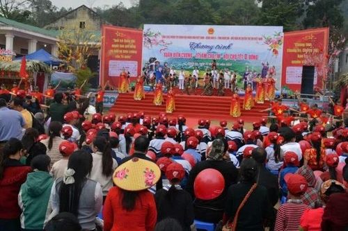 Ấm áp 'Xuân biên cương-Tết ấm cho em-Hội chợ Tết 0 đồng' tại Nghệ An