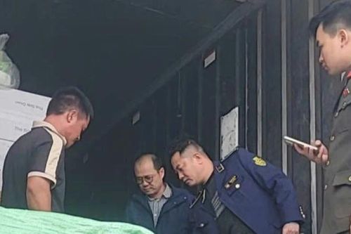Hà Nội tạm giữ hơn 12 tấn hàng thực phẩm không rõ nguồn gốc