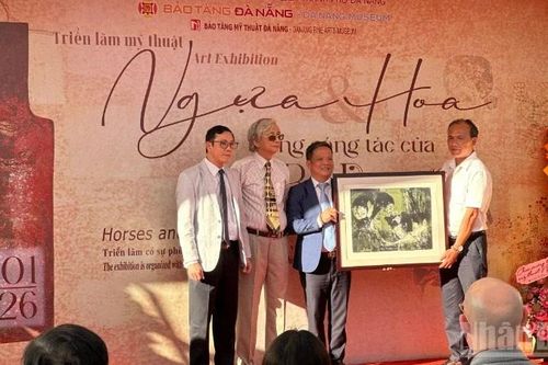 Triển lãm Ngựa và Hoa của Lê Bá Đảng tại Đà Nẵng