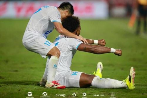 Xuân Son rực sáng cùng T. Nam Định vào vòng bán kết