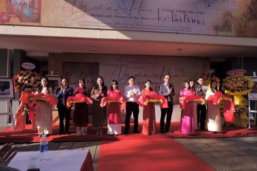 Khai mạc triển lãm 'Ngựa và Hoa trong sáng tác của Lê Bá Đảng'