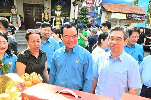 Khai mạc 'Chợ Tết Công đoàn - Xuân 2026'