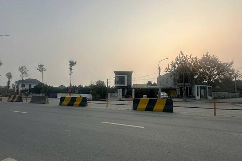 Tài xế lúng túng vì điểm quay đầu trên đường 6 làn ở Phú Thọ bị thu hẹp