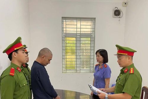 Khởi tố cặp đôi chuyên lừa người nghèo bằng chiêu 'chạy suất' nhà ở xã hội