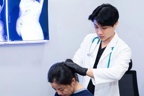 Cột sống Gen Z: Hệ lụy từ thói quen ngồi lâu