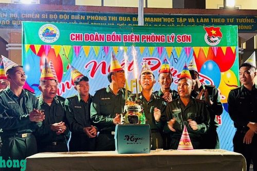 Ấm áp hoạt động 'Sinh nhật đồng đội'