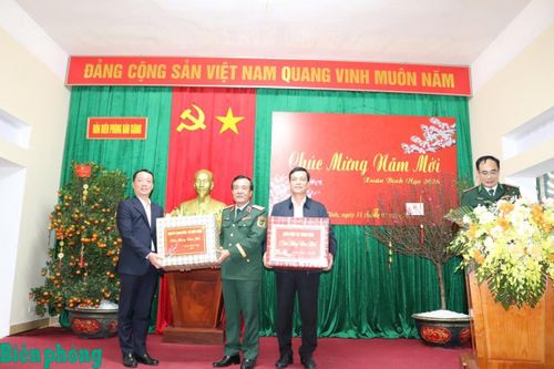 Thượng tướng Lê Đức Thái thăm, chúc Tết các cơ quan, đơn vị trên địa bàn xã Hương Xuân, tỉnh Hà Tĩnh