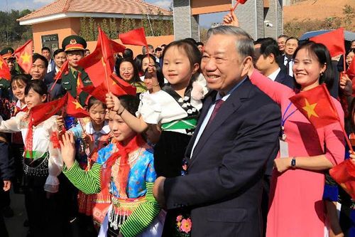 Tổng Bí thư Tô Lâm dự lễ khánh thành Trường nội trú liên cấp Si Pa Phìn