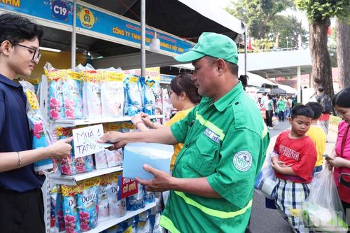Khai mạc chương trình 'Chợ Tết Công đoàn - Xuân 2026'