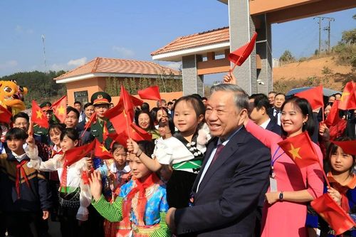 Tổng Bí thư Tô Lâm dự lễ khánh thành trường học vùng biên giới tại Điện Biên