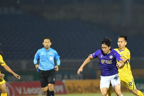 HIGHLIGHTS: Hùng Dũng nhận thẻ đỏ, CLB Hà Nội vẫn đả bại SLNA