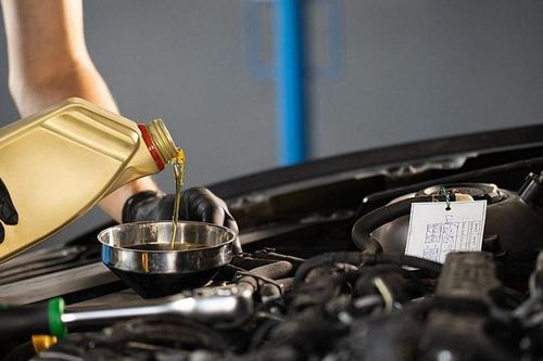 10 sai lầm phổ biến nhiều người dễ mắc phải khi thay dầu động cơ ô tô